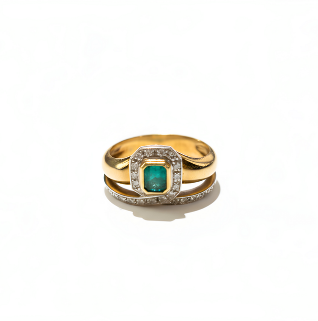 ANELLO DAMIANI oro con diamanti e smeraldo 0,37 ct.
