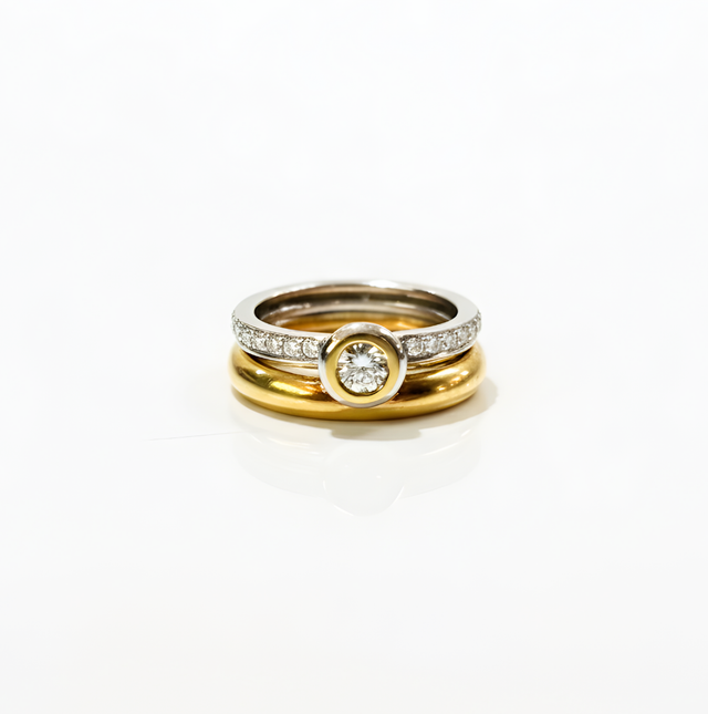 Anello Damiani oro bianco e giallo con diamanti 0,12 e 0,17 ct.