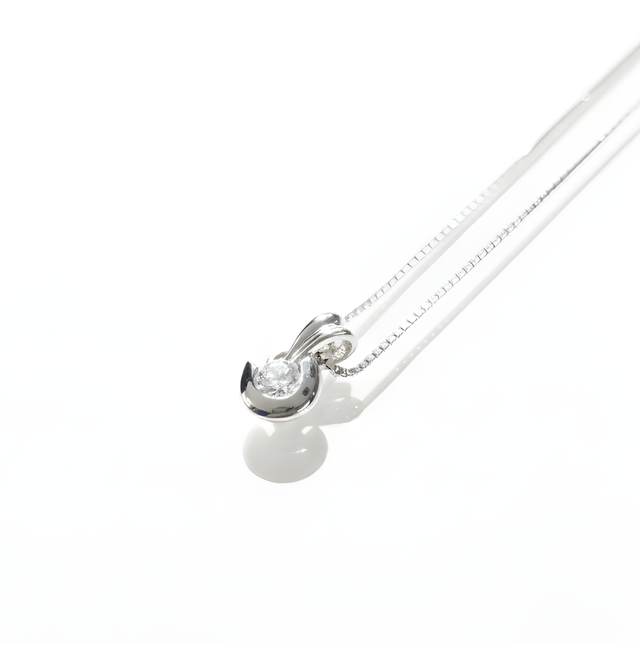Collana Damiani diamante taglio brillante ct.0.21 colore H if, oro bianco
