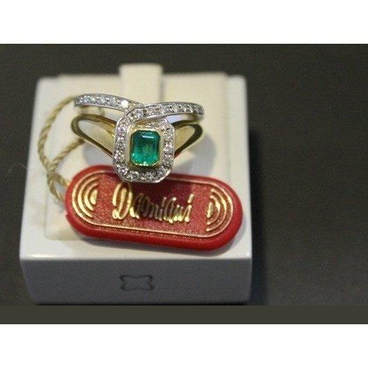 ANELLO DAMIANI oro con diamanti e smeraldo 0,37 ct.