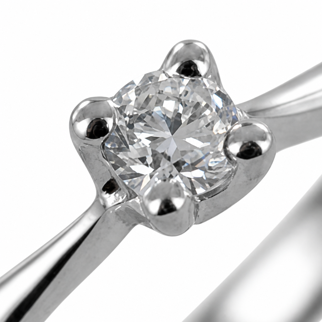 Anello Solitario Salvini Collez.lavinia - dettaglio macro