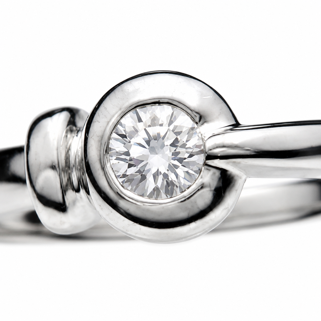 Anello Damiani Solitario Bianco E Diamante Kt.0,15 H Ref.bv472726