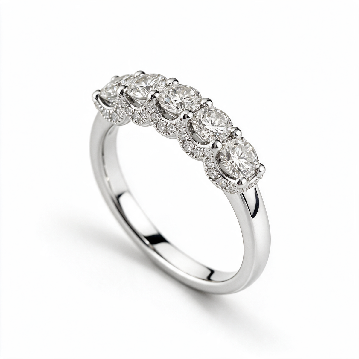 Anello Veretta Salvini Eterea oro bianco 18kt - dettaglio macro dei 5 diamanti