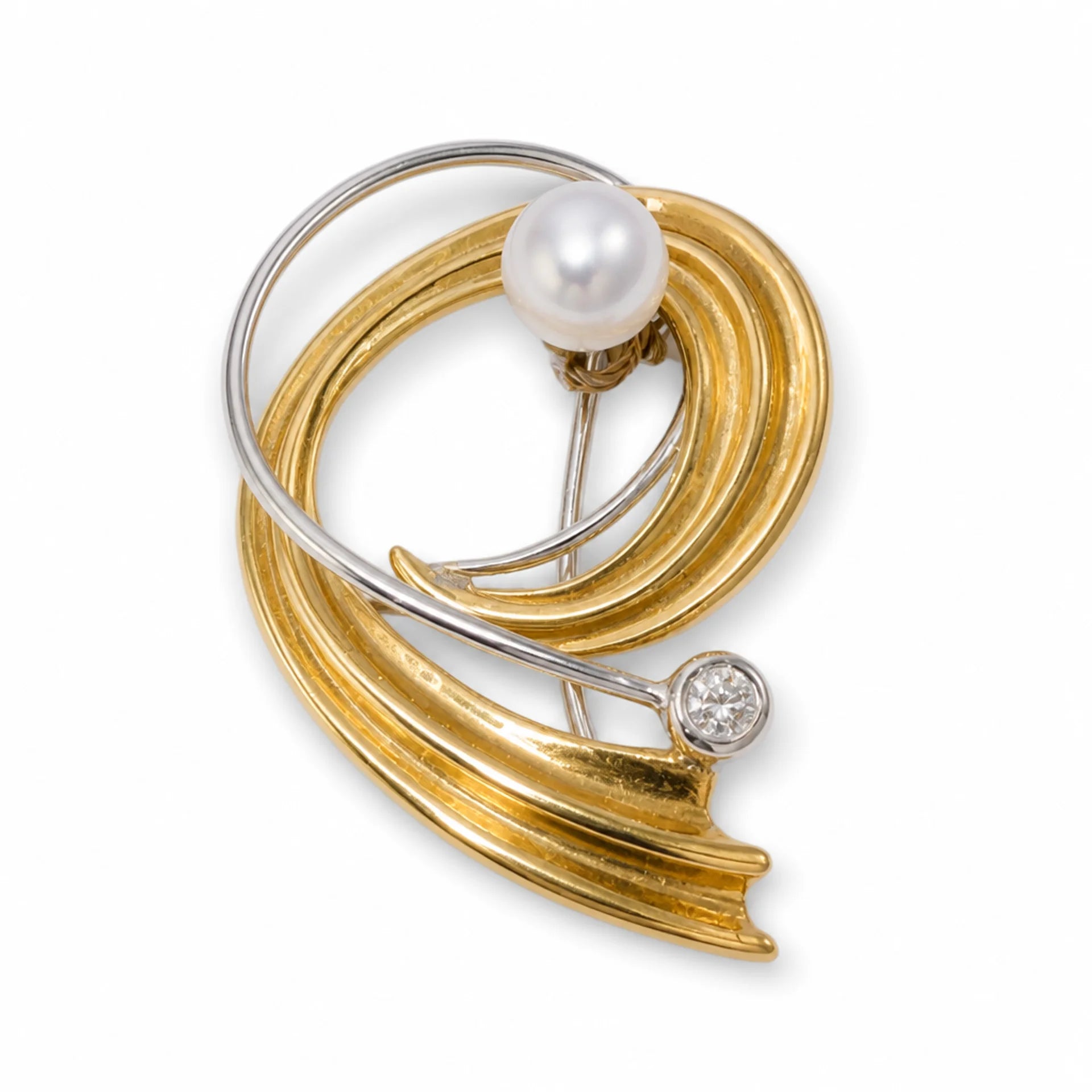 Spilla Casa Damiani Oro 18kt Perla Acqua Salata e Brillante 0,06 ct Colore H